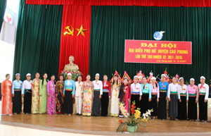 Ban chấp hành Hội LHPN huyện Cao Phong nhiệm kỳ 2011-2016 ra mắt Đại hội