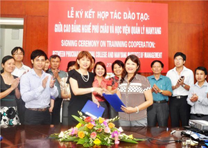 Lễ ký kết hợp tác đào tạo giữa Trường CĐN Phú Châu & Học viện Quản lý Nanyang
