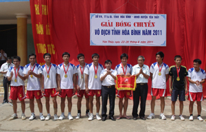 Đội bóng chuyền nam phong trào huyện Yên Thủy giành được giải nhất tại giải vô địch bóng chuyền tỉnh năm 2011.
