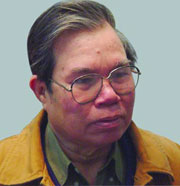 Nhà văn Ma Văn Kháng...