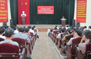 Đồng chí Nguyễn Văn Dũng, Phó Chủ tịch UBND tỉnh phát biểu tại lễ khai giảng.