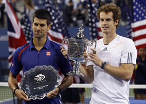 Cả A. Murray (phải) và N. Djokovic đều chơi hay trận chung kết.  
