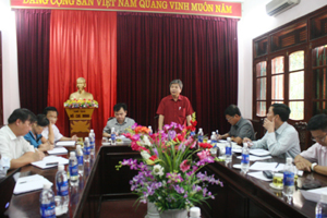 Đồng chí Hoàng Thanh Mịch, Trưởng ban Tuyên giáo Tỉnh ủy phát biểu làm việc với Huyện uỷ Lương Sơn.