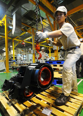 Sản xuất động cơ điện tại nhà máy của Toshiba (Khu công nghiệp Amata, Đồng Nai) -Ảnh: T.T.D. 

