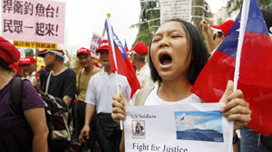 Biểu tình chống Nhật tại Đài Bắc, Đài Loan ngày 23-9 - Ảnh: Reuters