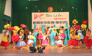 Thiếu nhi huyện Lương Sơn tham gia biểu diễn nghệ thuật cùng với thiếu nhi TPHB tại Liên hoan đàn và hát với Organ Nhà thiếu nhi tỉnh năm 2012.