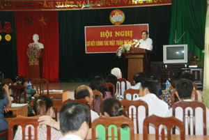 Đồng chí Đinh Văn Dực, Chủ tịch UBMTTQ tỉnh phát biểu chỉ đạo tại hội nghị.