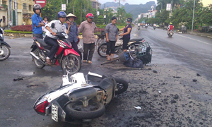 Hiện trươngg vụ tai nạn trên đường Trần Hưng Đạo (TP Hoà Bình).