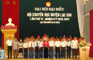 BCH Hội Khuyến học huyện Lạc Sơn nhiệm kỳ 2012 – 2017 ra mắt tại Đại hội.