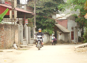 Với chủ trương “Nhà nước và nhân dân cùng làm” đến nay, phường Thái Bình (TPHB) đã cứng hóa trên 1.100 m đường giao thông liên tổ, thuận tiện cho việc đi lại của người dân.