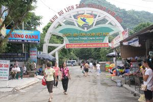 Khu du lịch suối khoáng Kim Bôi được đầu tư đáp ứng nhu cầu của du khách.
