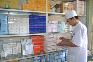 Khoa Dược, Bệnh viện Đa khoa thành phố Hòa Bình đã bắt đầu nhập thuốc theo danh mục kết quả đấu thầu tập trung.