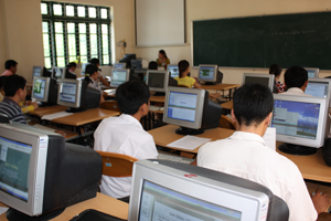 Năm học 2012 - 2013, Trung tâm GDTX huyện Lạc Sơn đã mở được 3 lớp tin học trình độ A cho cán bộ cơ sở với sự tham gia của gần 100 học viên.
