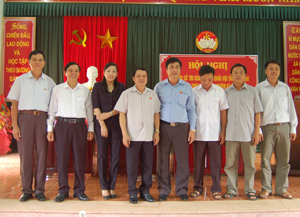 Đoàn ĐBQH tỉnh với cử tri các xã vùng Đại Đồng, huyện Lạc Sơn.