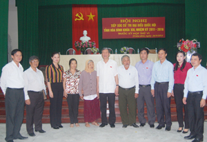 Đồng chí Đinh Thế Huynh, Ủy viên Bộ Chính tri, Bí thư T.Ư Đảng, Trưởng Ban Tuyên giáo T.Ư và đại biểu QH tỉnh gặp gỡ với cử tri TPHB.