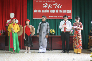 Một phần thi kiến thức về phòng - chống bạo lực gia đình tại hội thi văn hoá gia đình huyện Kỳ Sơn năm 2013.