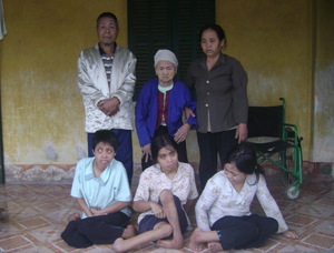 Gia đình ông Bùi Văn Cột ở xóm Rường, xã Trung Bì (Kim Bôi) đang cần sự giúp đỡ của cộng đồng.
