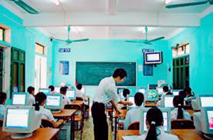Phòng học tin học của nhà trường được trang bị hệ thống internet thuận lợi cho giáo viên và học sinh tra cứu, tham khảo.
