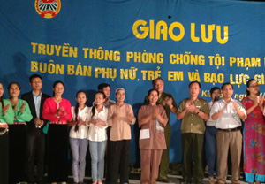 Đêm giao lưu văn nghệ truyền thông kiến thức phòng - chống TNXH tại xã Trung Bì do Hội Nông dân huyện Kim Bôi phối hợp tổ chức đã thu hút đông đảo cán bộ, hội viên tham gia.