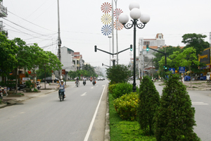 Đại lộ Thịnh Lang được xây dựng tạo điểm nhấn trong kiến trúc cảnh quan đô thị của TP. Hòa Bình.