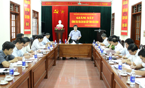 Đồng chí Hoàng Minh Tuấn, Trưởng Ban Tổ chức Tỉnh ủy, Trưởng Ban Pháp chế (HĐND tỉnh) phát biểu kết luận tại buổi giám sát.