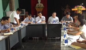 Đoàn công tác của UBKT Tỉnh ủy làm việc với lãnh đạo xã Hợp Thanh, Lương Sơn. 

