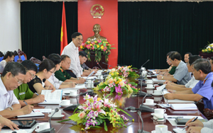 Đồng chí Lê Việt Trường, Phó Chủ nhiệm Uỷ ban QP-AN Quốc hội khoá 13 phát biểu ý kiến tại buổi khảo sát.