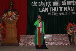 Tiết mục hát chèo được nghệ sỹ Phương Thảo, xã Ngọc Lương  (Yên Thủy) thể hiện đã mang đến màu sắc âm nhạc tại các hội diễn văn nghệ trên địa bàn.

