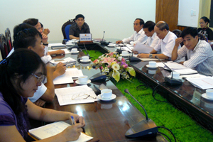 Đồng chí Nguyễn Văn Dũng, Phó Chủ tịch UBND tỉnh và các đại biểu dự hội nghị tại điểm cầu tỉnh ta.