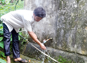 Từ các chương trình, dự án lồng ghép trên địa bàn, xã Lỗ Sơn (Tân Lạc) đã đầu tư xây dựng nhiều công trình NS&VSMT nâng cao chất lượng cuộc sống của người dân nông thôn. Hiện, xã có hơn 90% hộ dân được dùng nước sinh hoạt hợp vệ sinh.