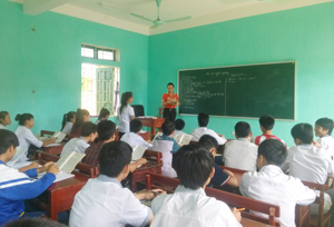 Một giờ học môn ngữ văn của học sinh lớp 11 trường PT liên cấp THCS, THPT Ngọc Sơn (huyện Lạc Sơn).