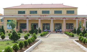 Nhà đa năng trường THCS thị trấn Cao Phong (Cao Phong) được sửa chữa trước thềm năm học mới 2015  - 2016. 

 
