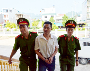 Với hành vi vận chuyển trái phép gần 10 nghìn viên ma túy tổng hợp, Sồng A Pao đã phải nhận mức án 18 năm tù.