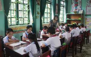 Mô hình trường học mới VNEN được trường tiểu học TT Chi nê – Lạc Thủy triển khai đã phát huy được tính chủ động, tích cực của học sinh trong tiếp cận kiến thức.