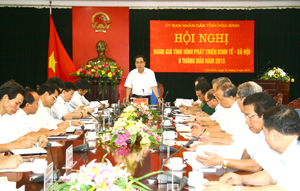 Đồng chí Nguyễn Văn Quang, Phó Bí thư Tỉnh ủy, Chủ tịch UBND tỉnh chủ trì hội nghị đánh giá KT-XH 9 tháng đầu năm và bàn về những giải pháp trong triển khai nhiệm vụ những tháng cuối năm 2015.

