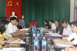 Tổ công tác kiểm tra việc thực hiện Chỉ thị số 35 của BTV Tỉnh ủy làm việc với các ngành hữu quan của huyện Yên Thủy.