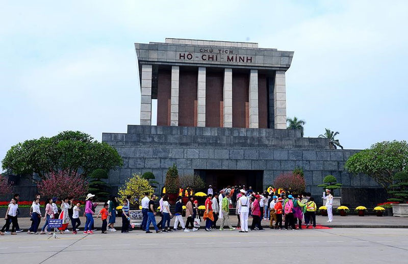 Lăng Bác Hồ - Nơi lưu giữ những kỷ niệm về vị lãnh tụ Hồ Chí Minh của người dân Việt Nam. Hãy đến Lăng Bác Hồ để chiêm ngưỡng kiến trúc độc đáo và học hỏi cách sống của những người đi trước.