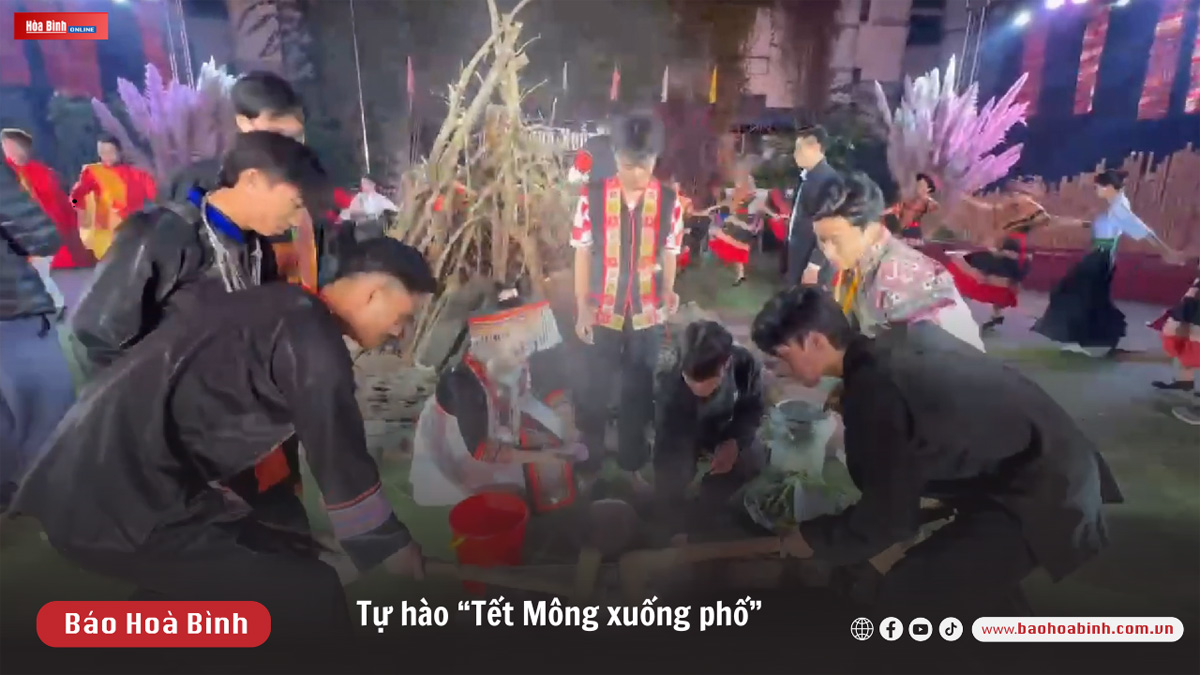 Tự hào “Tết Mông xuống phố”