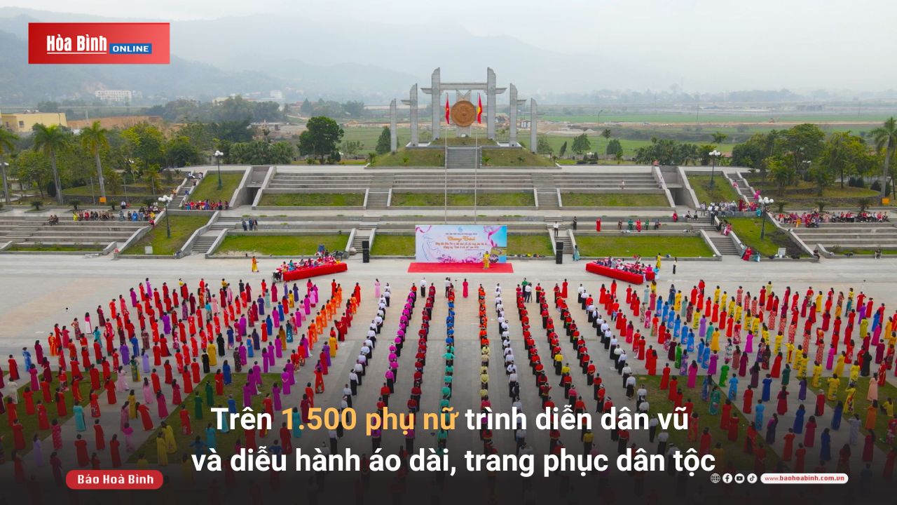 Trên 1.500 phụ nữ trình diễn dân vũ và diễu hành áo dài, trang phục dân tộc